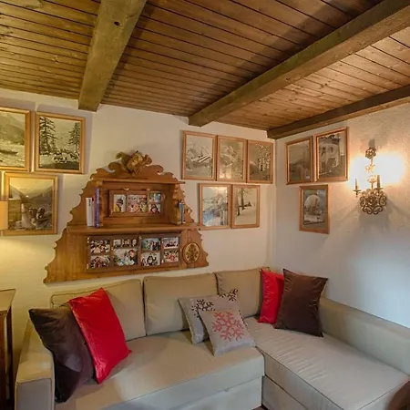 Апартаменты Joivy Idyllic Flat For 7 With Free Parking Close To Ski Lift Курмайор